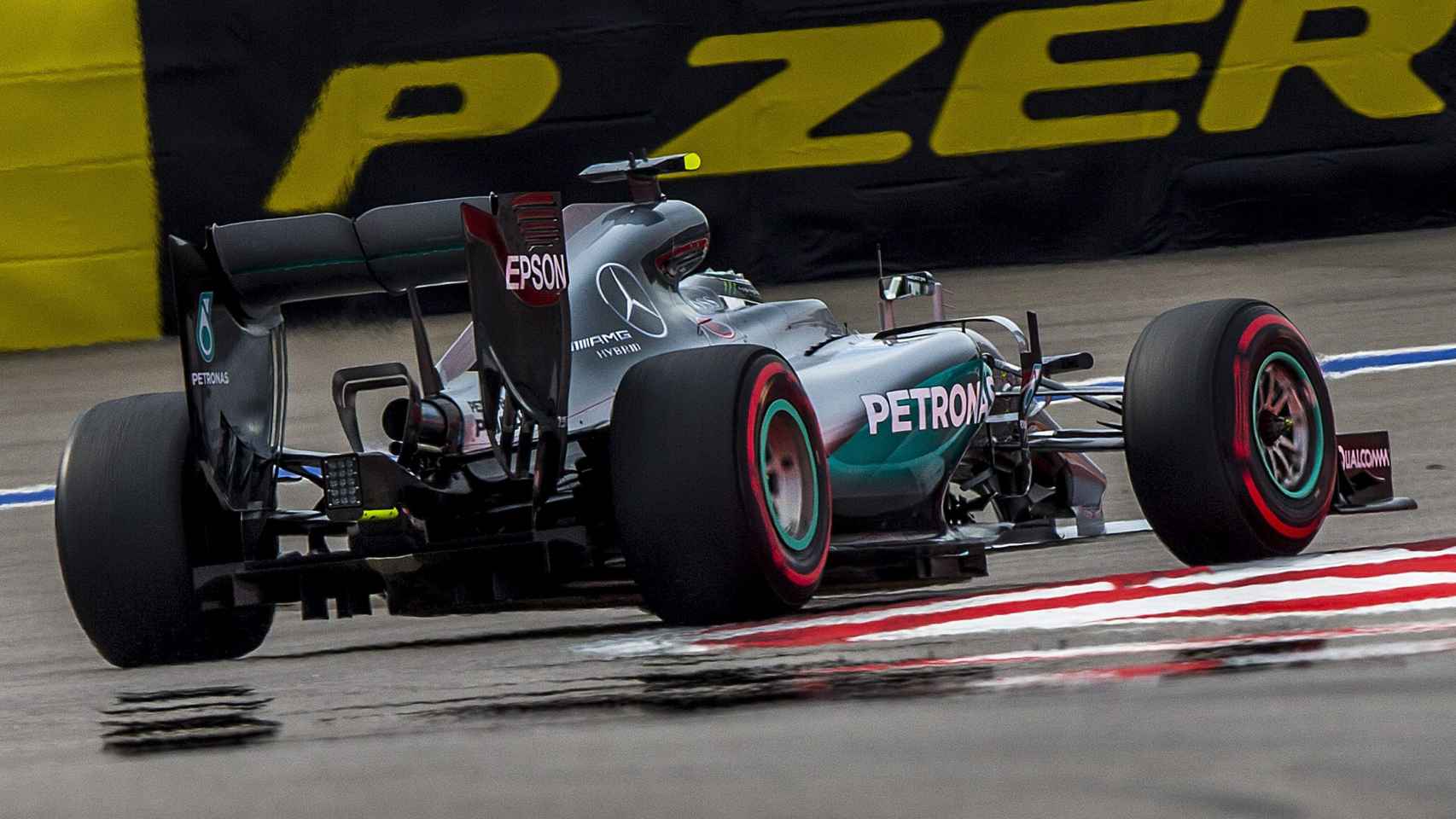 Rosberg gana el GP de Rusia el día en el que Alonso resucita