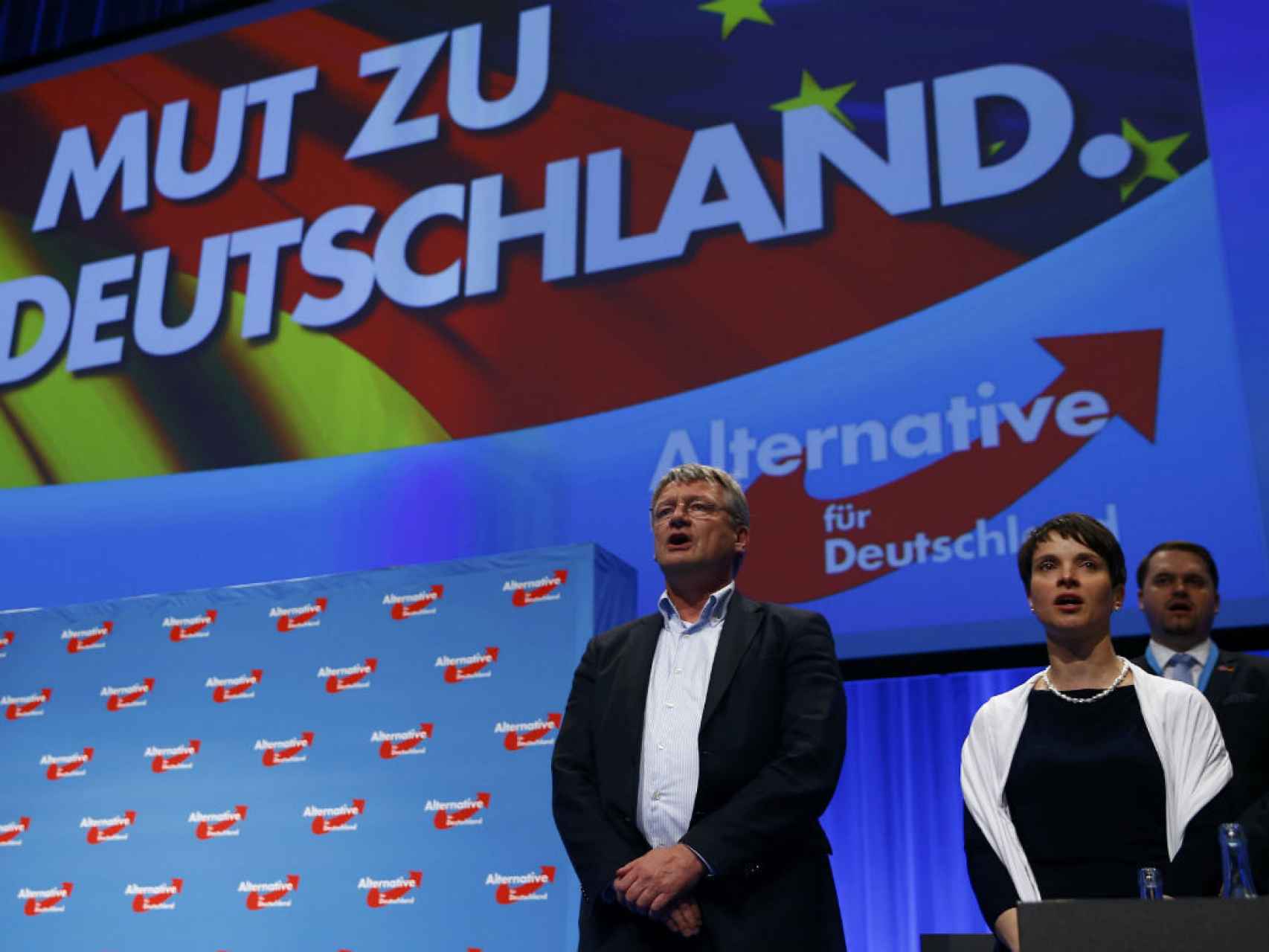 Frauke Petry, presidenta de la AfD, junto al líder del partido, Joerg Meuthen.