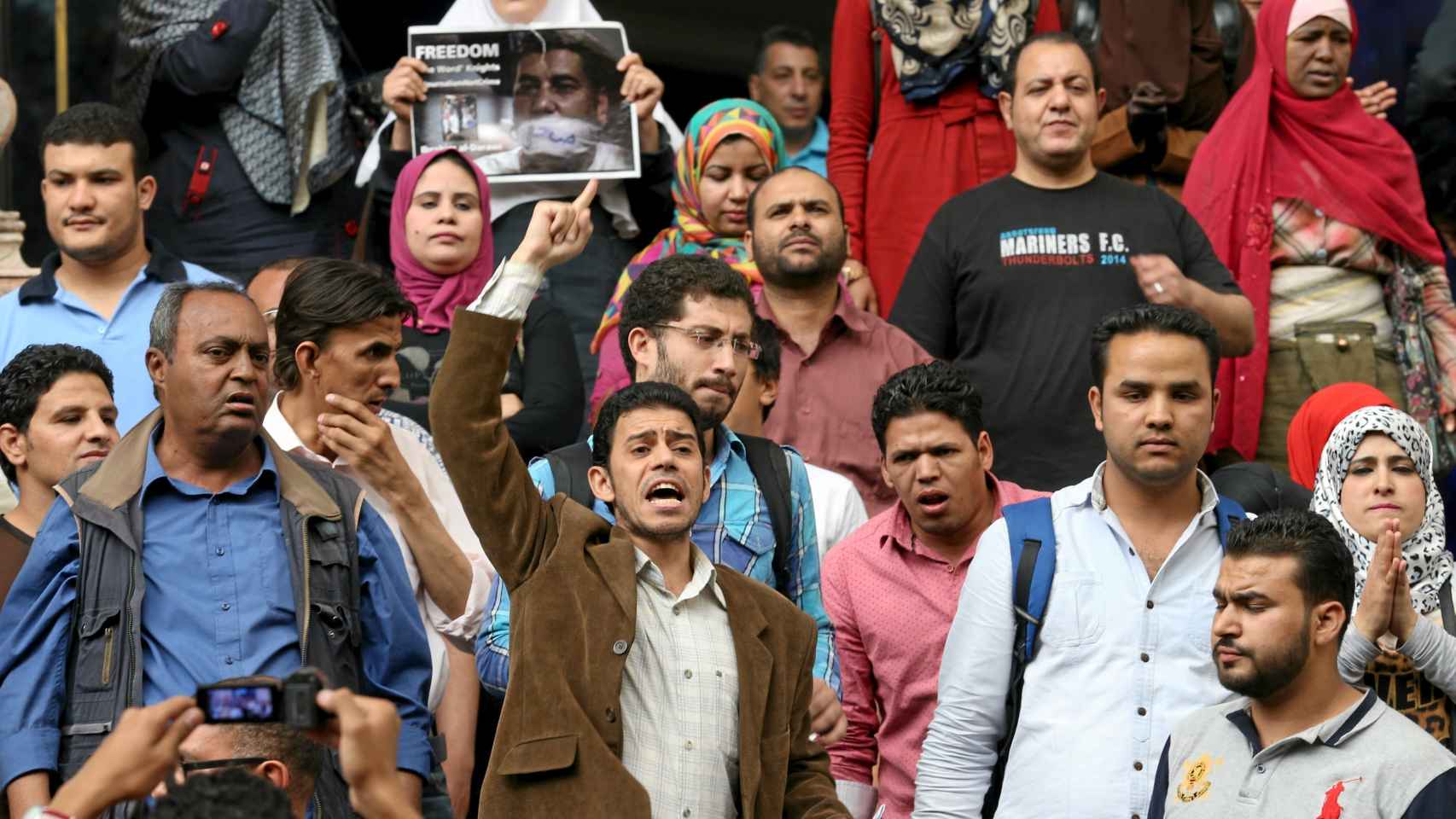 Periodistas protestan en El Cairo por la detención de varios colegas.