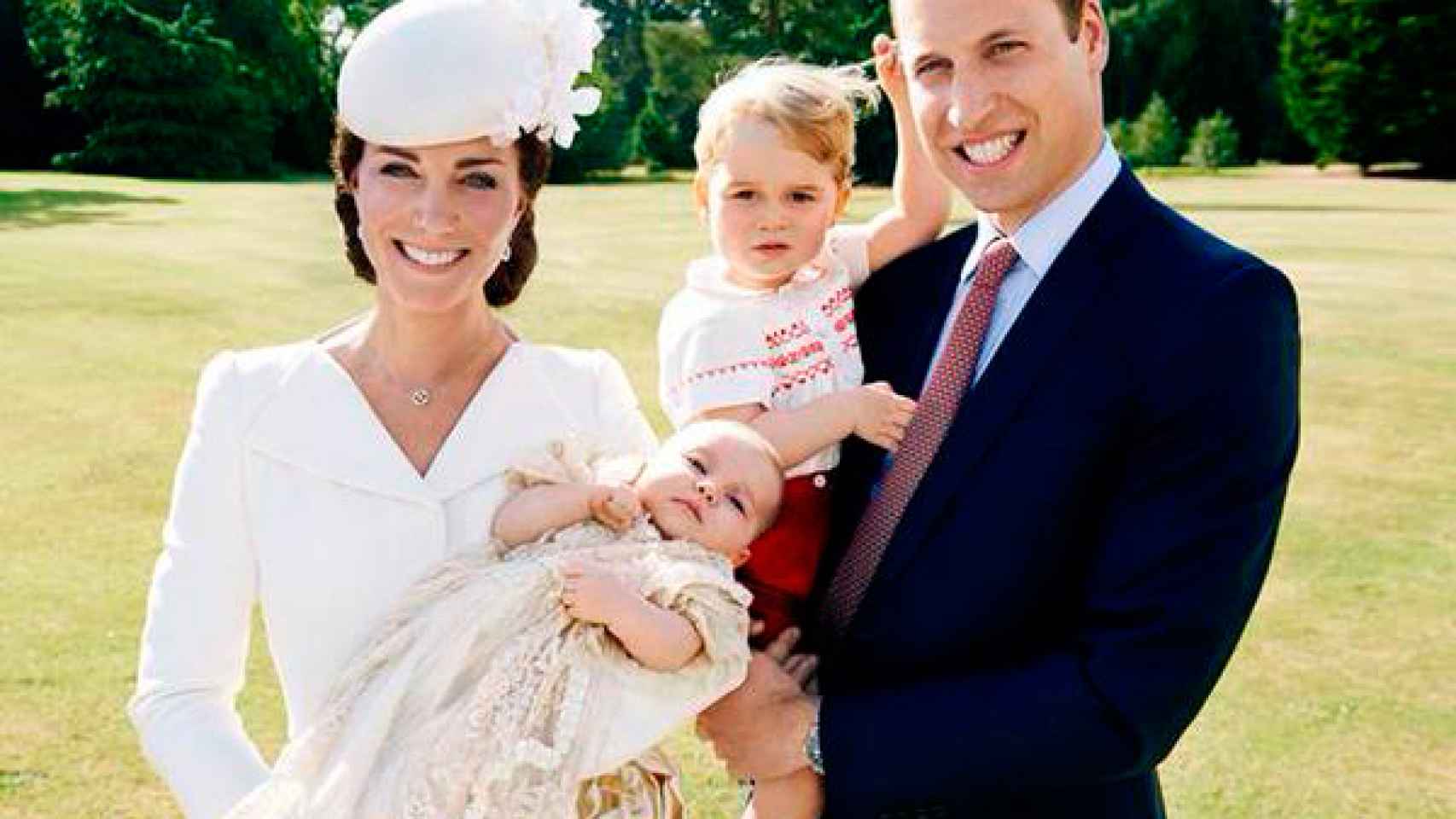 La Duquesa de Cambridge, la Princesa Charlotte, el Príncipe George y el Príncipe Guillermo de Inglaterra en julio