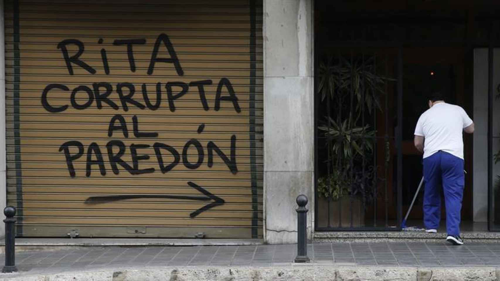 Pintada contra Rita Barberá en la puerta de su domicilio en Valencia