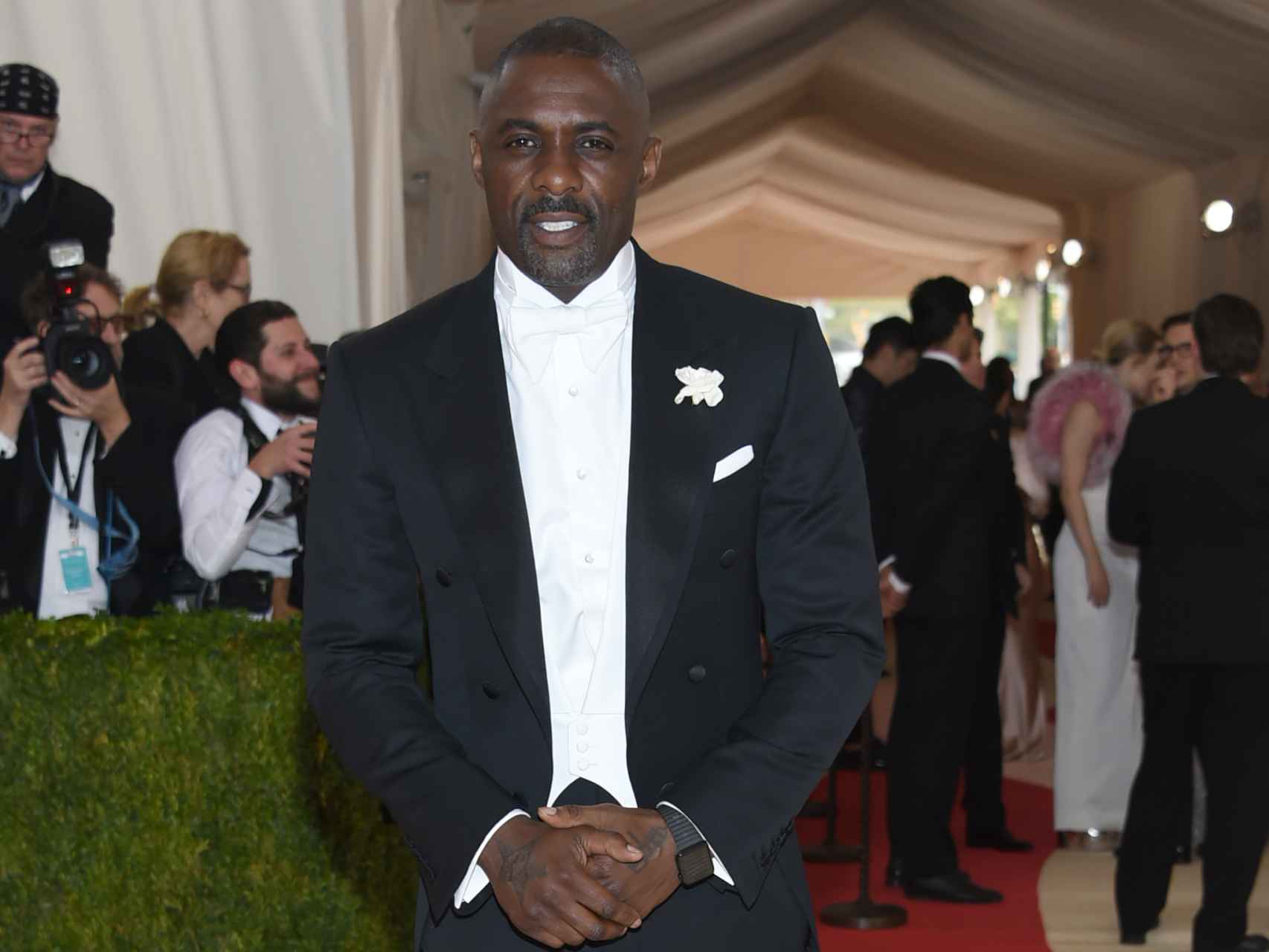 Idris Elba en la Gala del Met de 2016