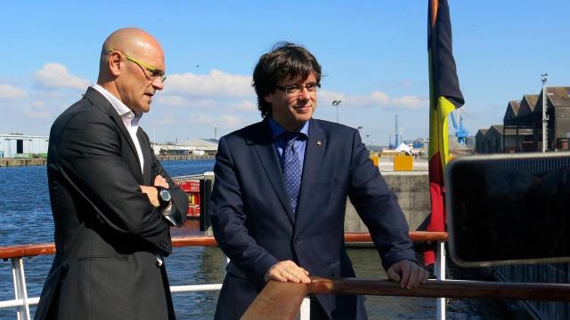 Puigdemont y Romeva, durante su viaje a Bélgica.