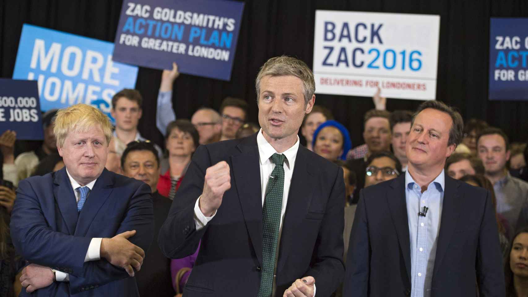 El actual alcalde de Londres posa junto a Goldsmith y David Cameron.