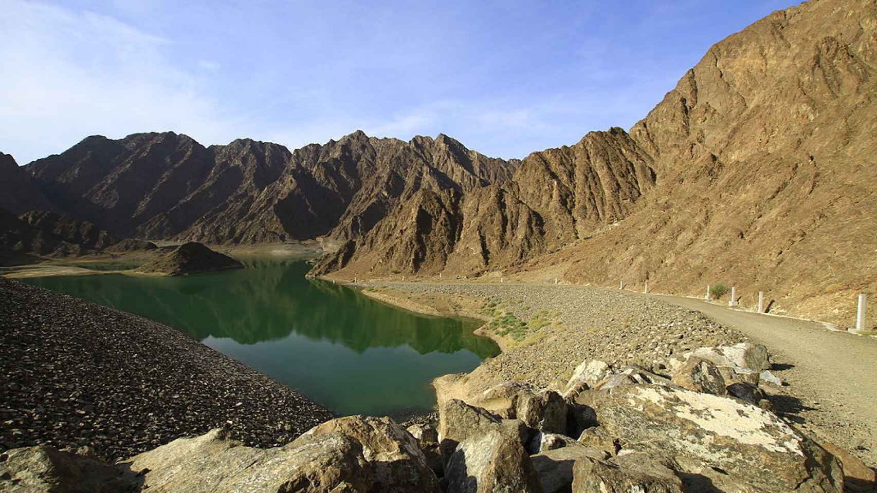 Montañas Al Hajar en el extremo norte de Emiratos, uno de los escasos ejemplos de montes en el país.
