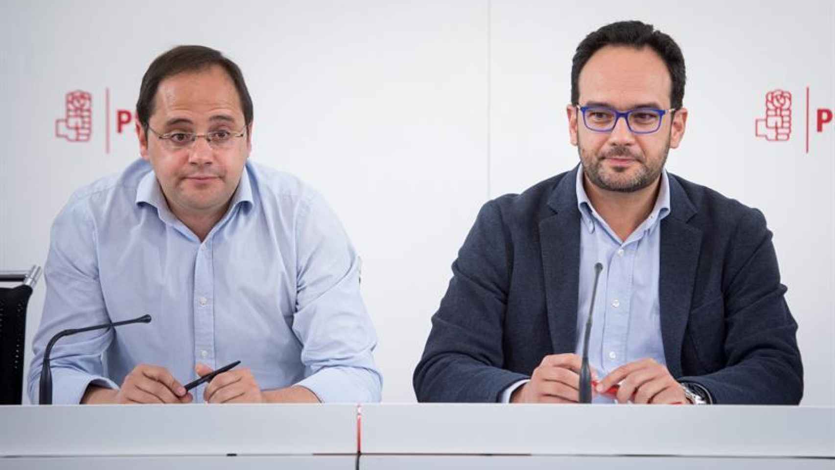 César Luena  y Antonio Hernando durante la primera reunión de trabajo del PSOE.