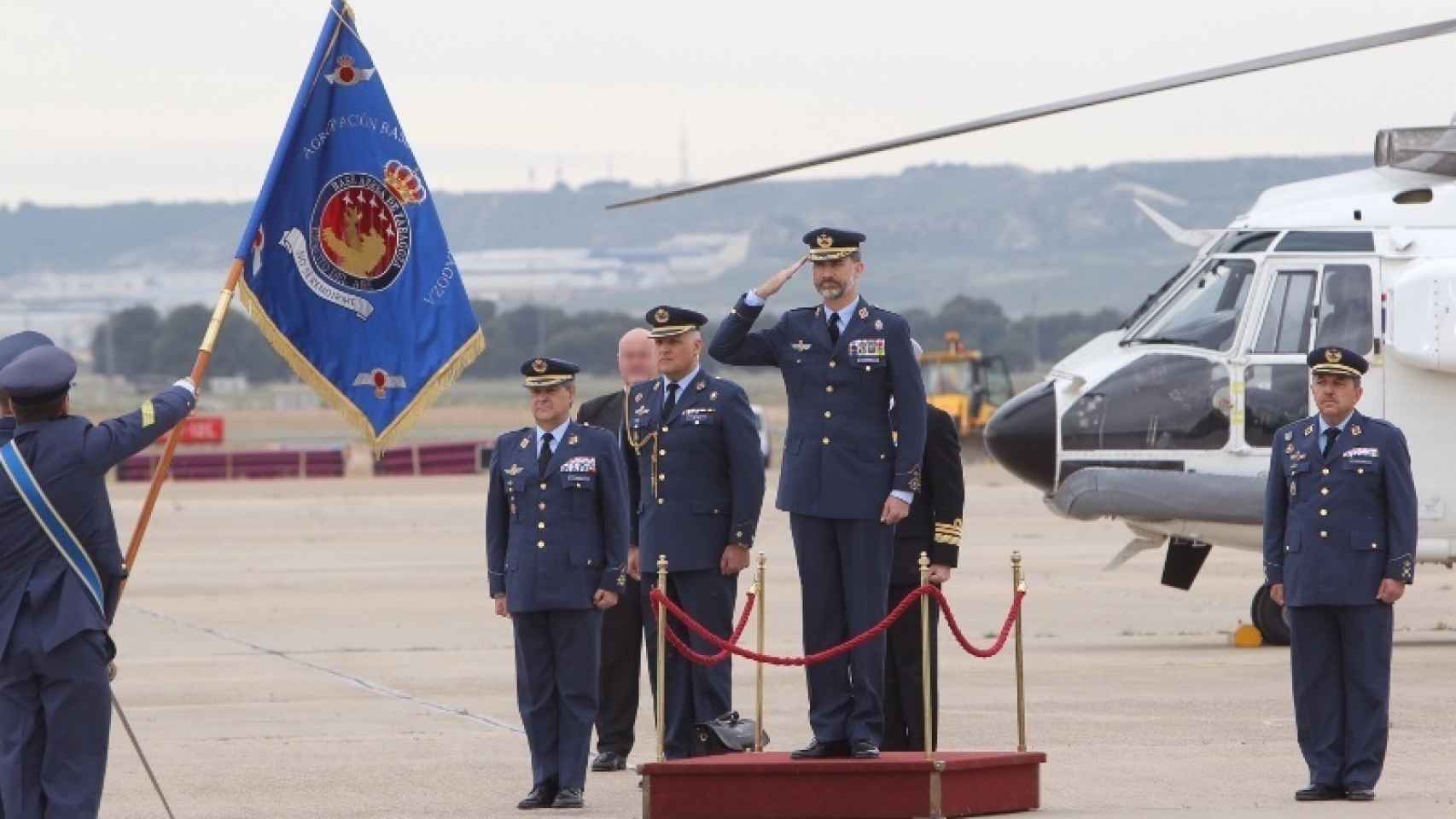 El rey Felipe a su llegada a la Base Aérea de Zaragoza en 2015