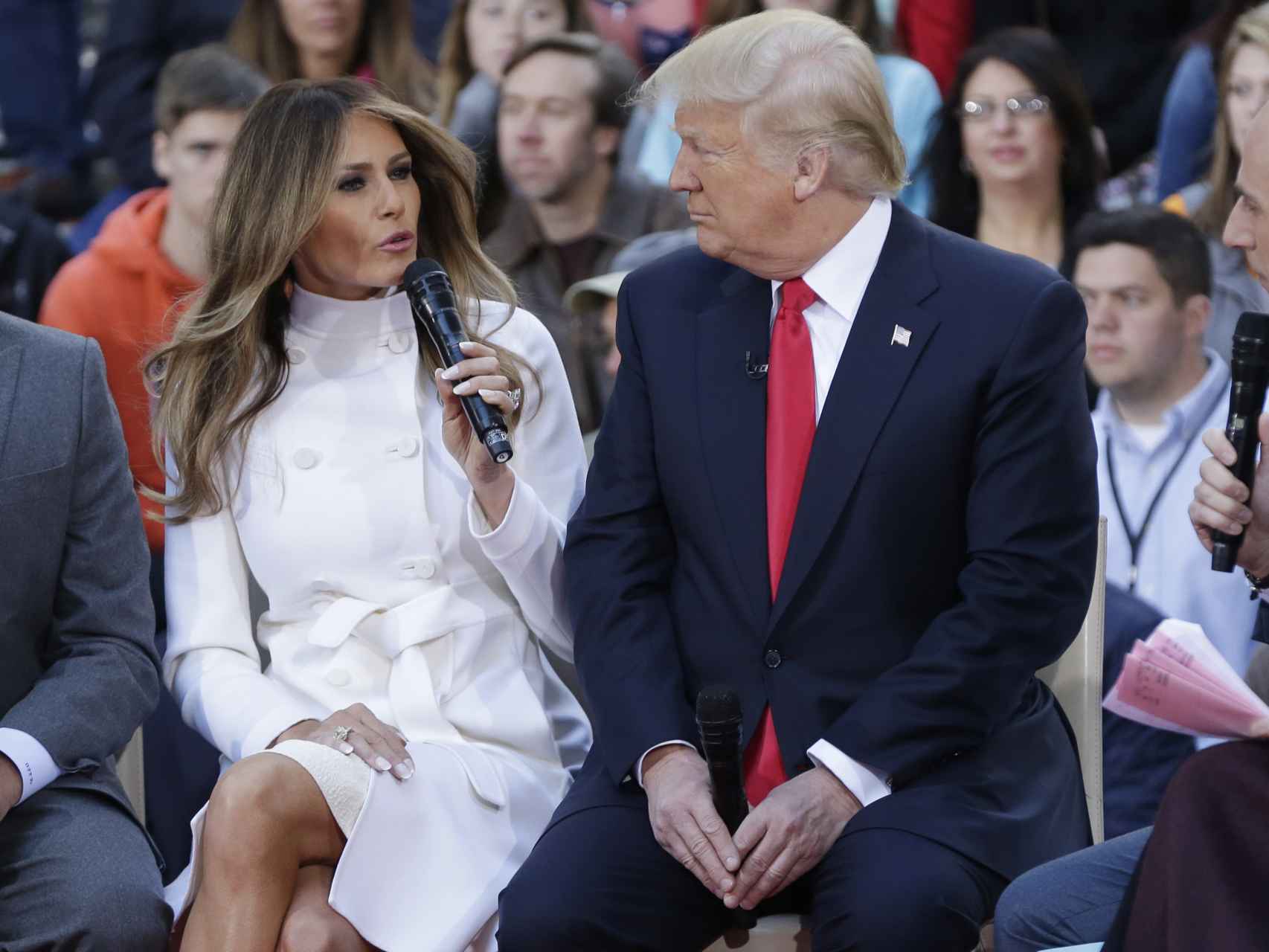 Melania Trump habla en presencia de Donald habla directo para un show de la NBC