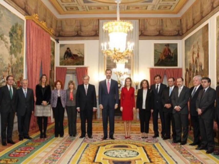 Los Reyes recibieron al consejo de administración del Patrimonio Nacional en El Pardo en 2014