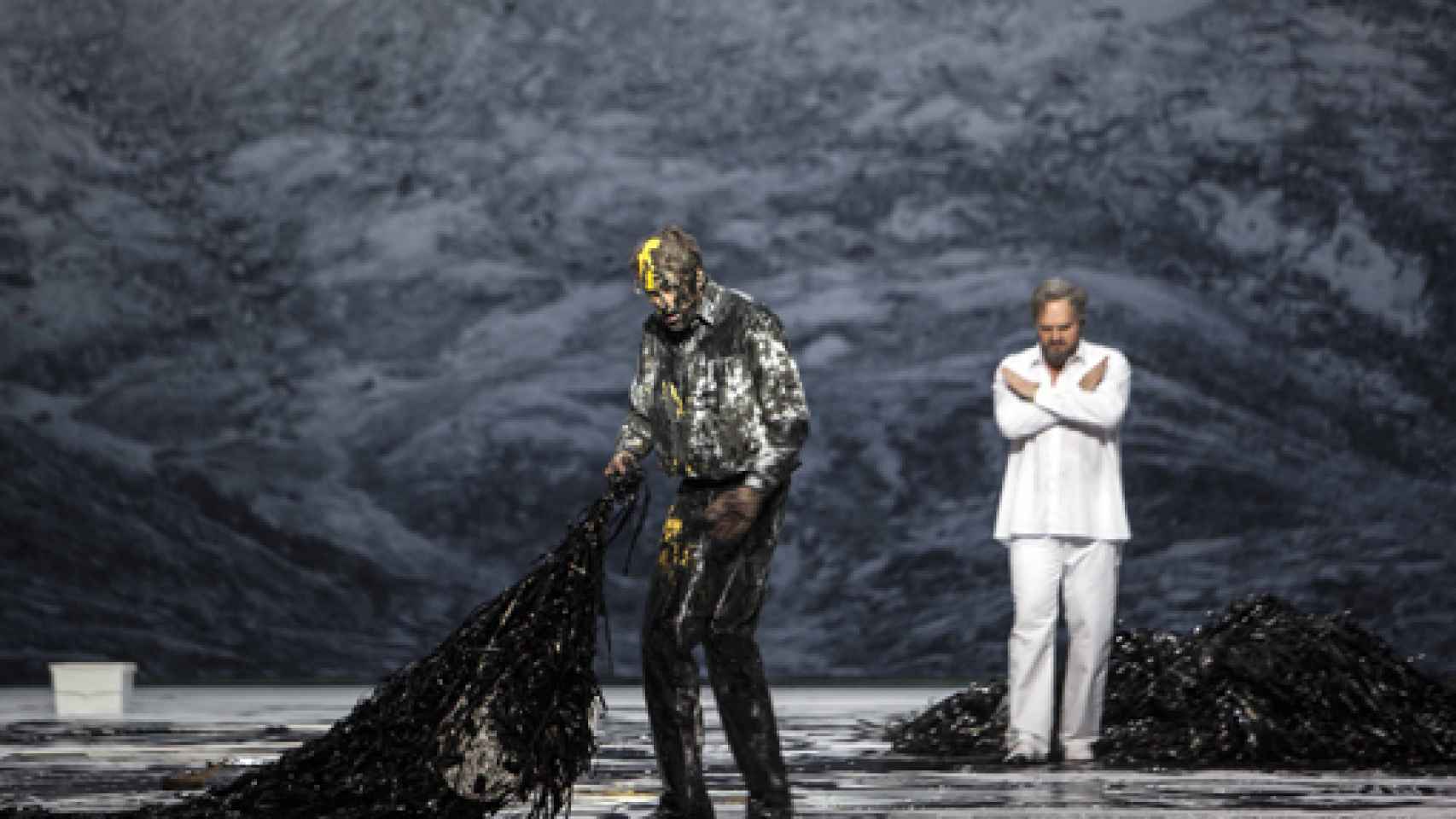 Image: La ópera desciende al infierno del Holocausto