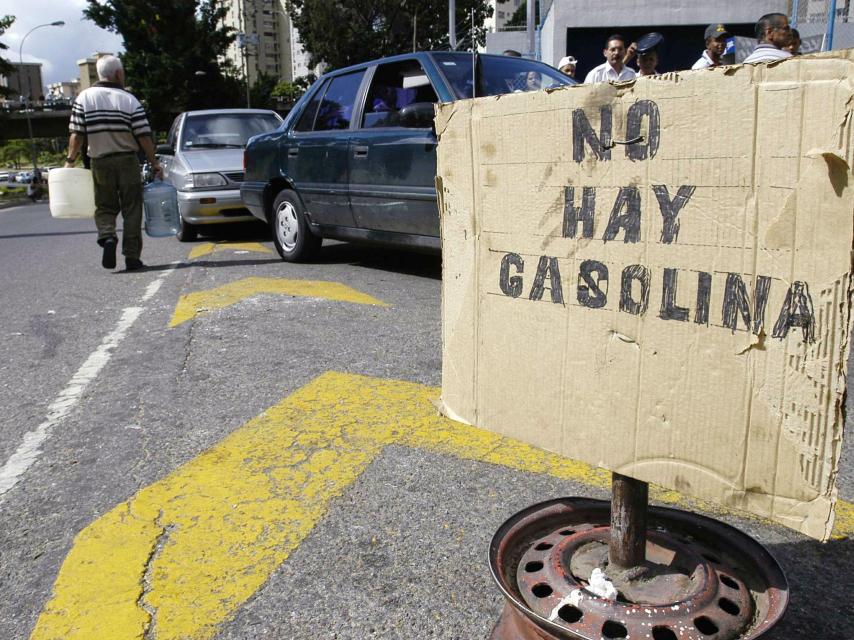 Colas en las gasolineras para conseguir carburamnte.