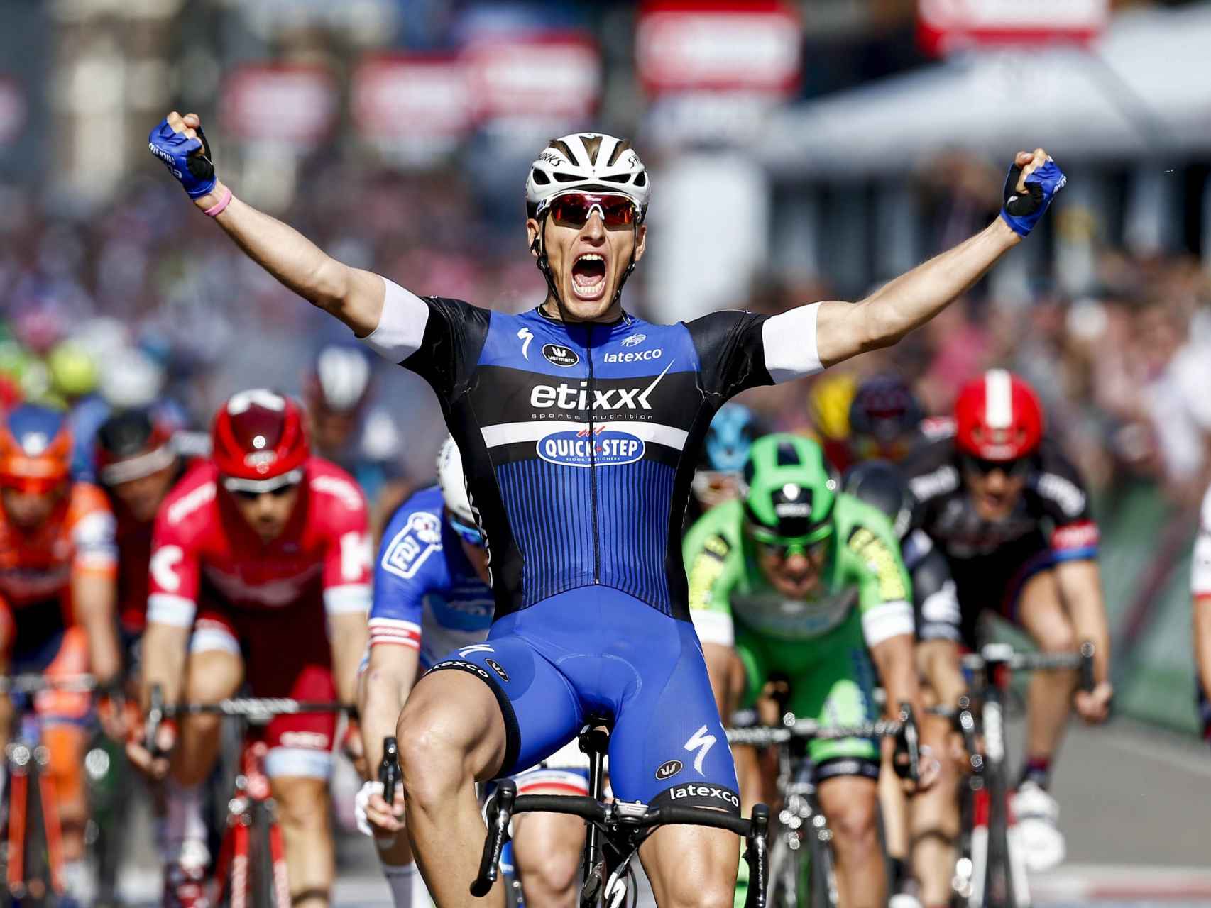 Kittel celebra su triunfo en la etapa del Giro de Italia.