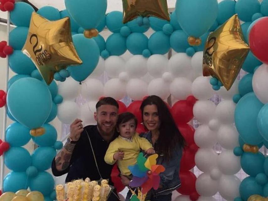 Sergio Ramos y Pilar Rubio con su hijo Sergio Jr,