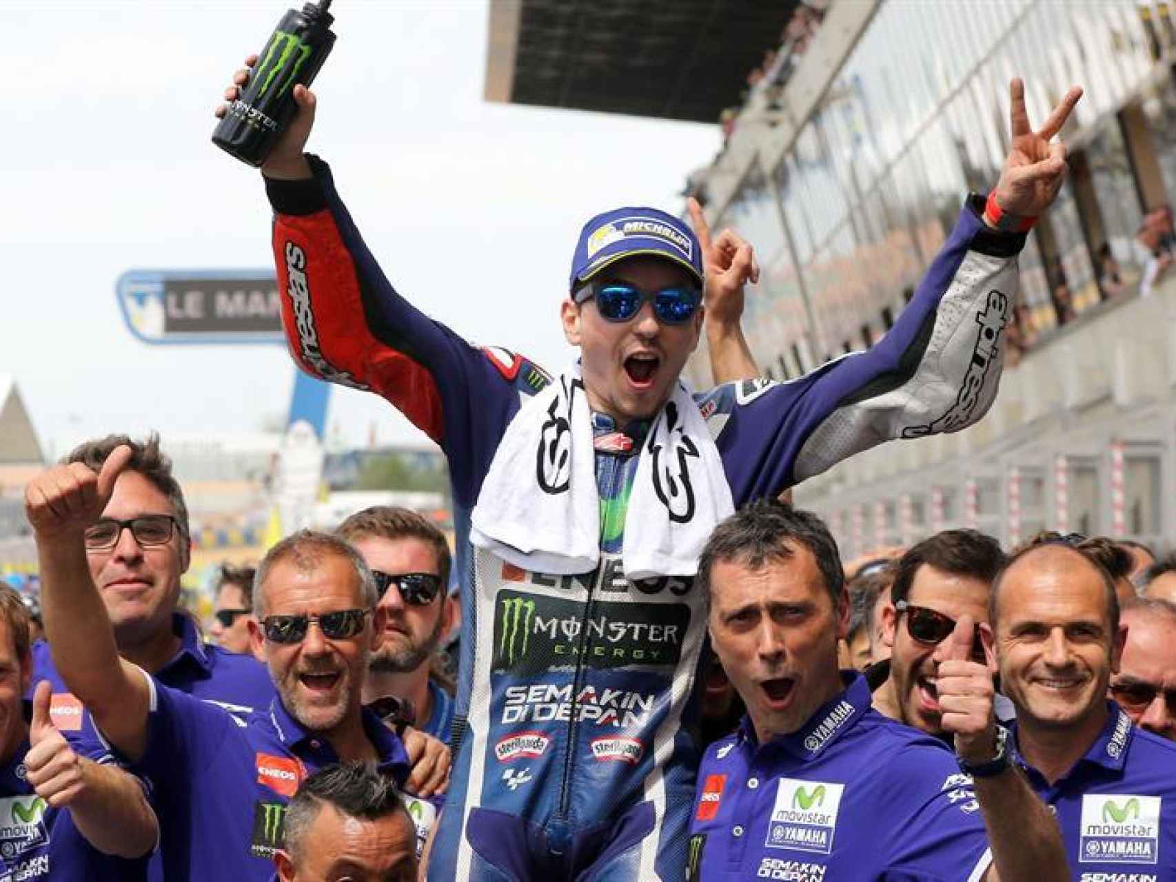 Jorge Lorenzo celebra su victoria en Le Mans.