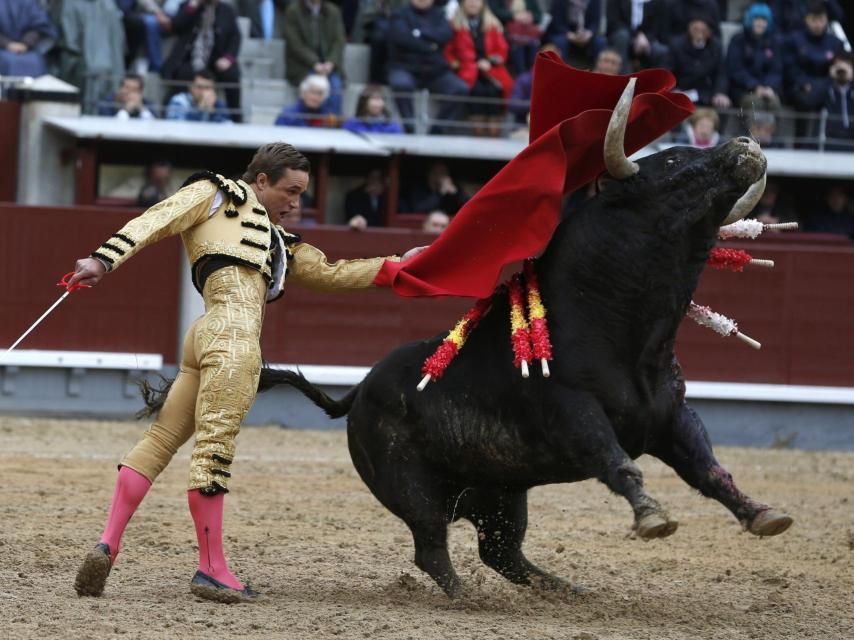 Juan Bautista durante la lidia del primero de su lote en Las Ventas