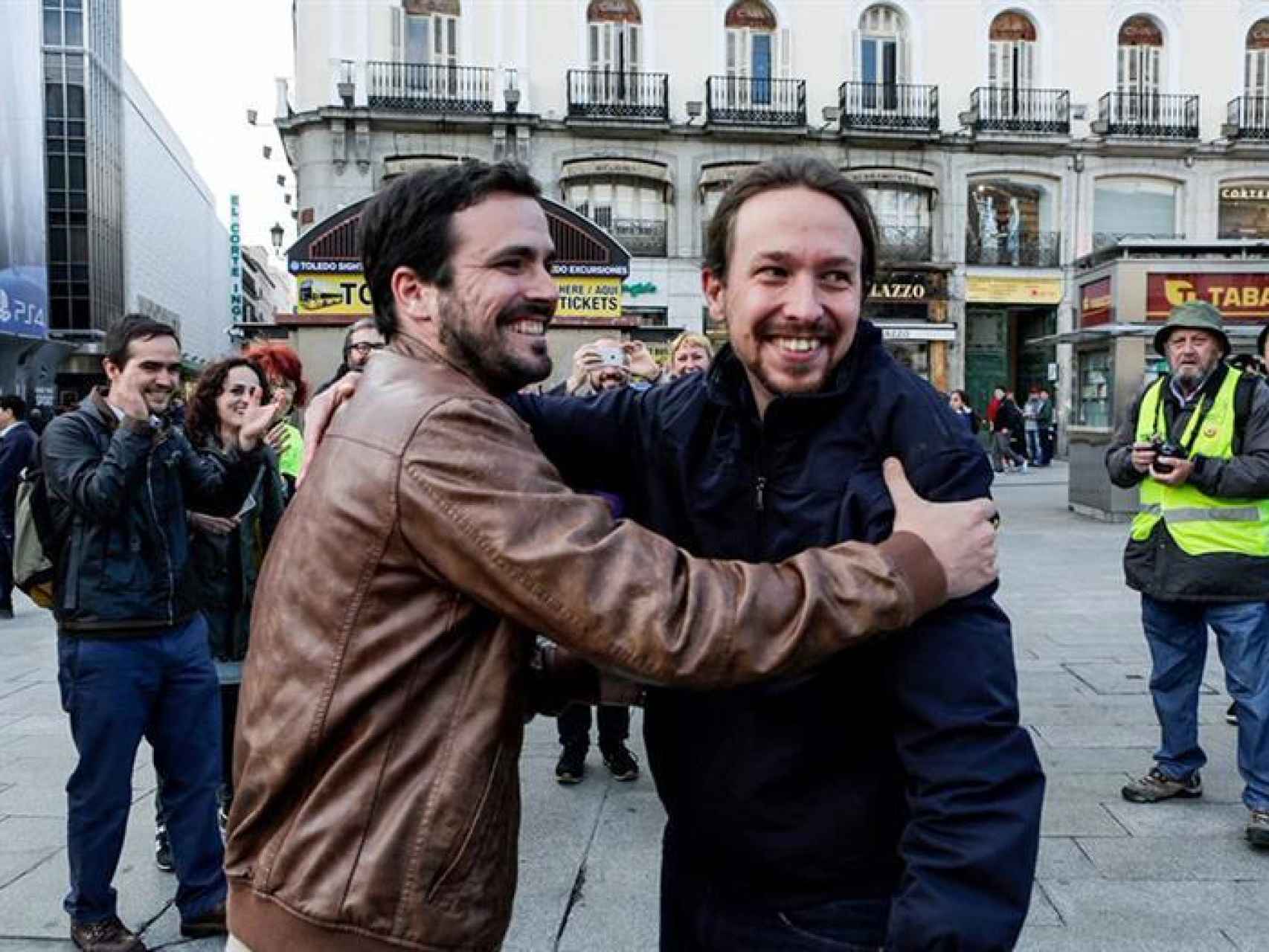 Fotografía colgada por IU en la red social Twitter de Pablo Iglesias y de Alberto Garzón.