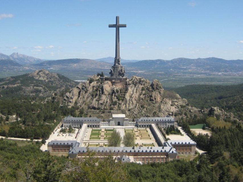 Un juez abre por primera vez una fosa común del Valle de los Caídos