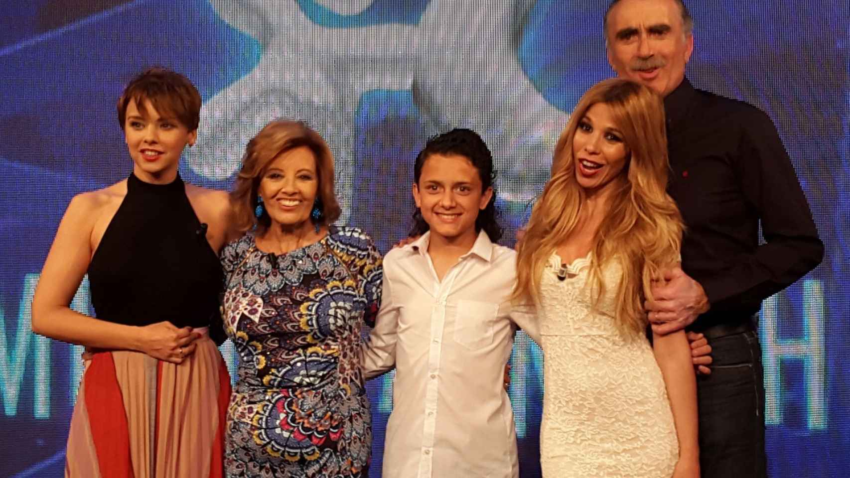 Natalia copresenta con Juan Imedio el programa 'Menuda noche' en Canal Sur