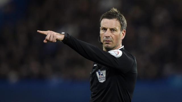 Mark Clattenburg en un encuentro de la Premier League.