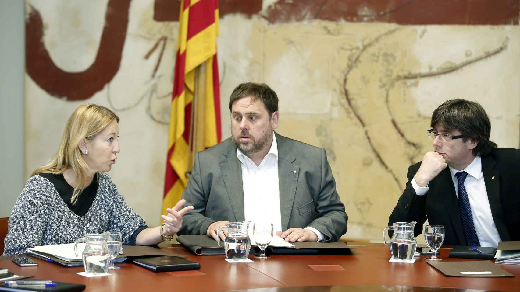 Munté, Junqueras y Puigdemont, durante la reunión del Govern de este martes