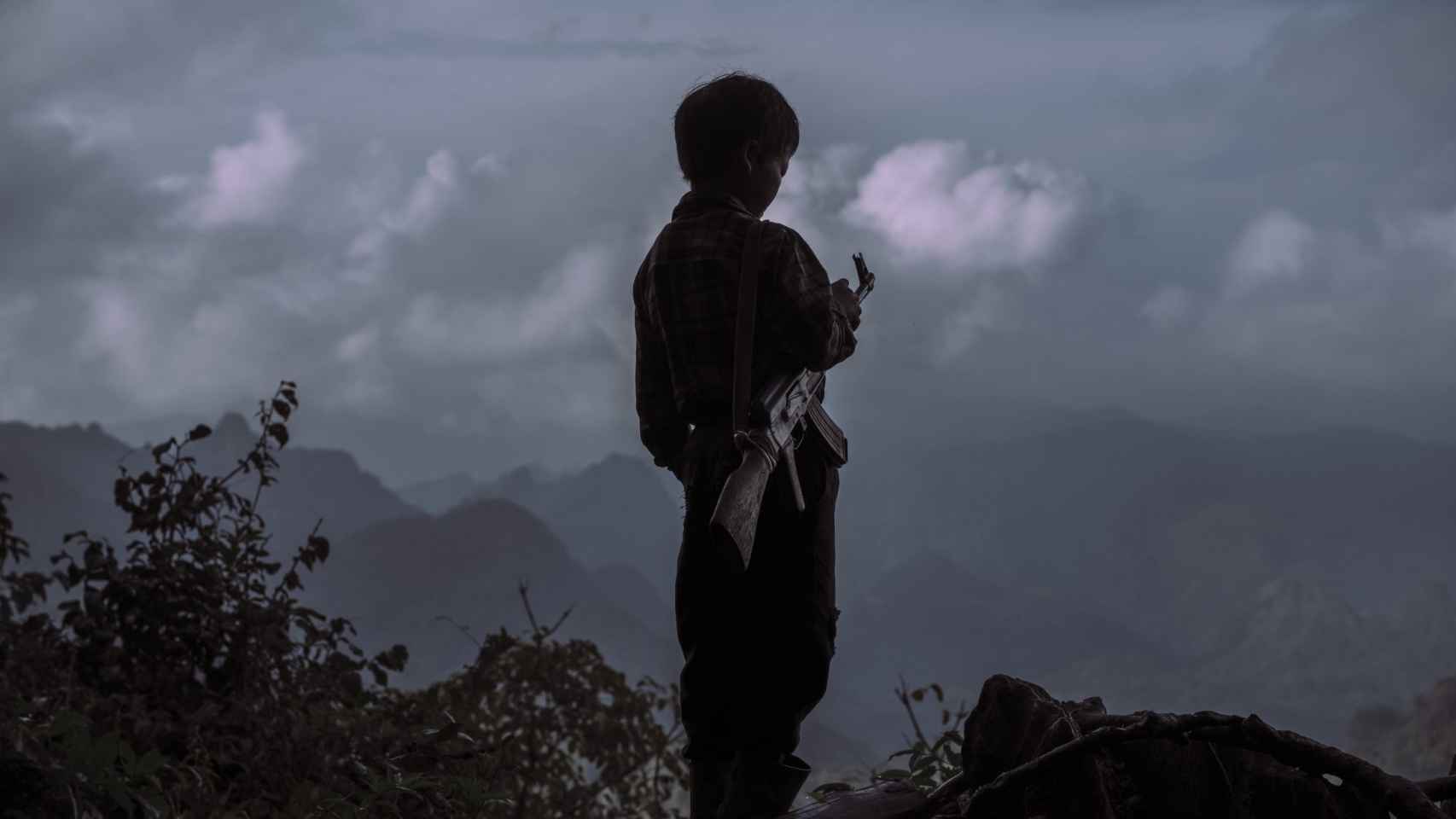 Un niño de la tribu hmong en el documental de David Beriain.