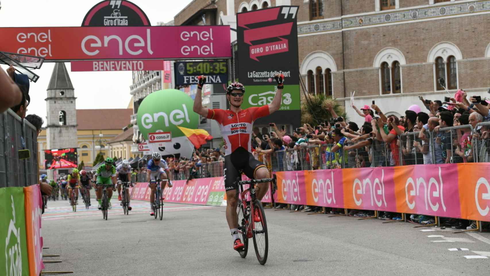 André Greipel se impone en la quinta etapa del Giro.