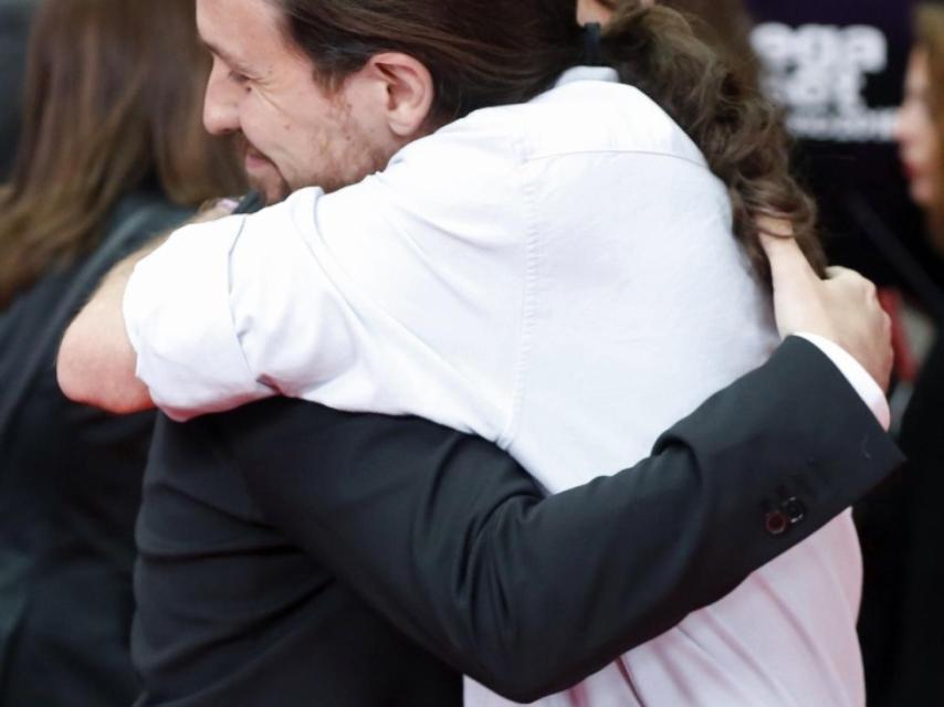 Pablo Igleias abraza a Alberto Garzón la semana pasada.