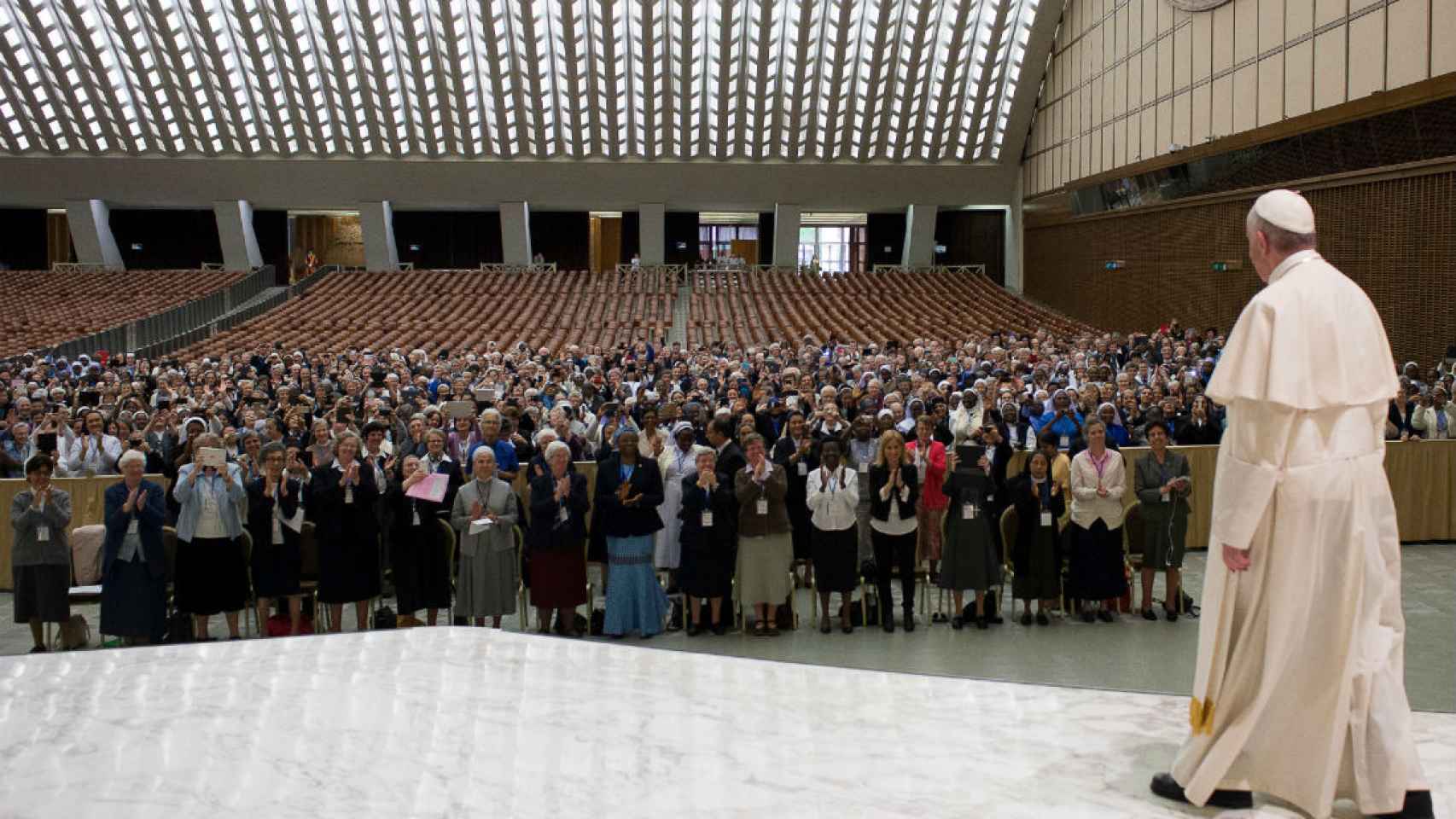 El Papa es recibido por miembros de la UISG (Unión General de Superioras Generales).