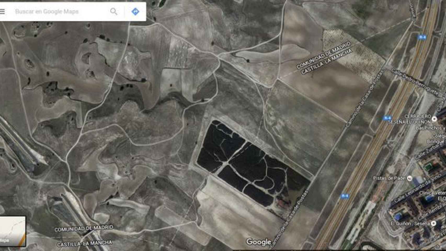 El cementerio de neumáticos destaca en la vista de Google Maps