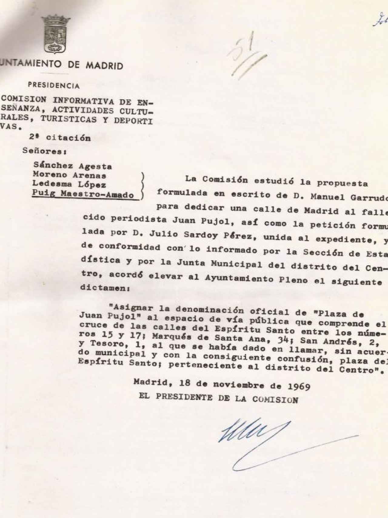 Documento del pleno del Ayuntamiento que detalla la inauguración de la plaza Juan Pujol.