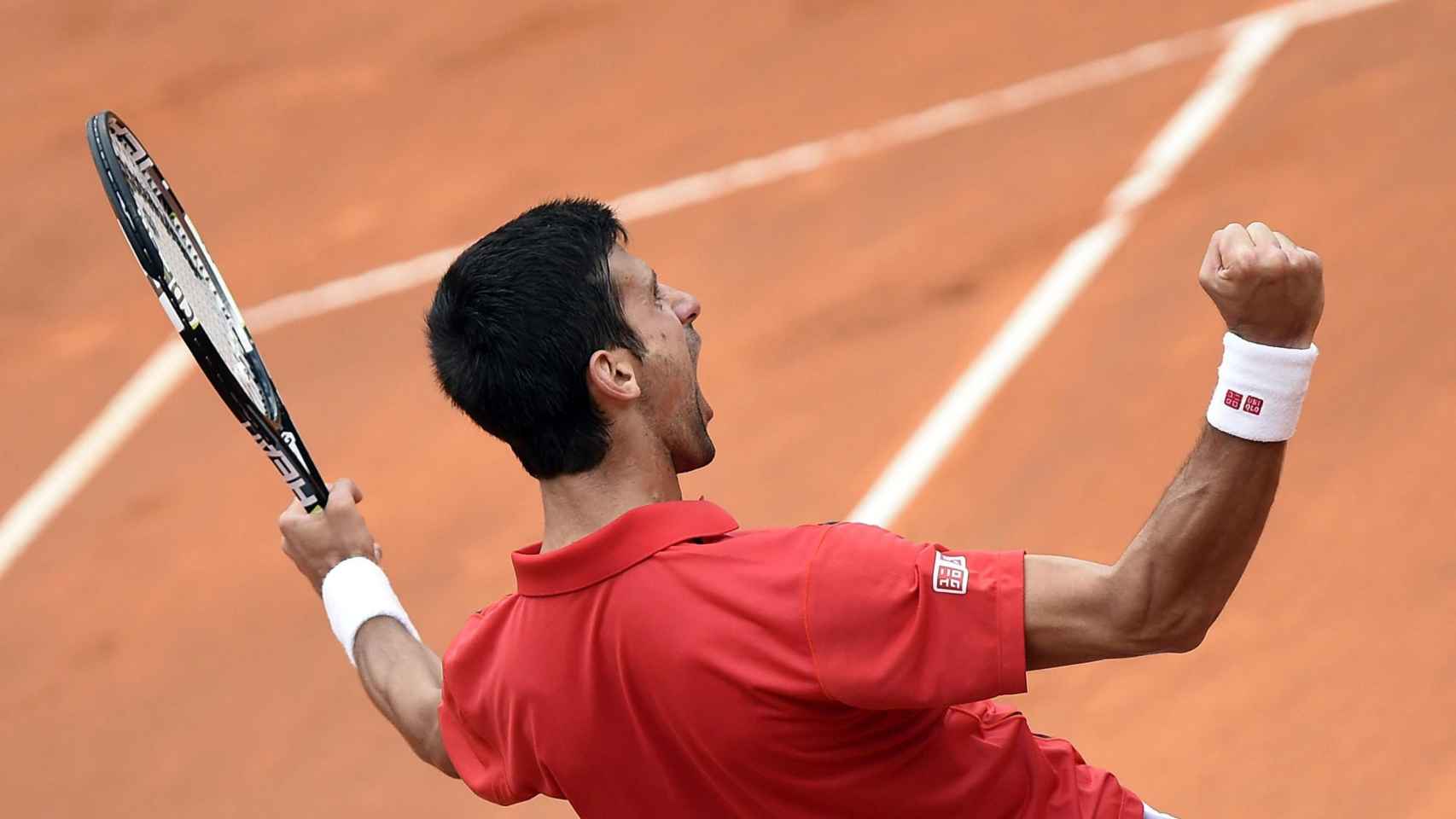 Djokovic celebra su victoria sobre Nadal en el Foro Itálico.