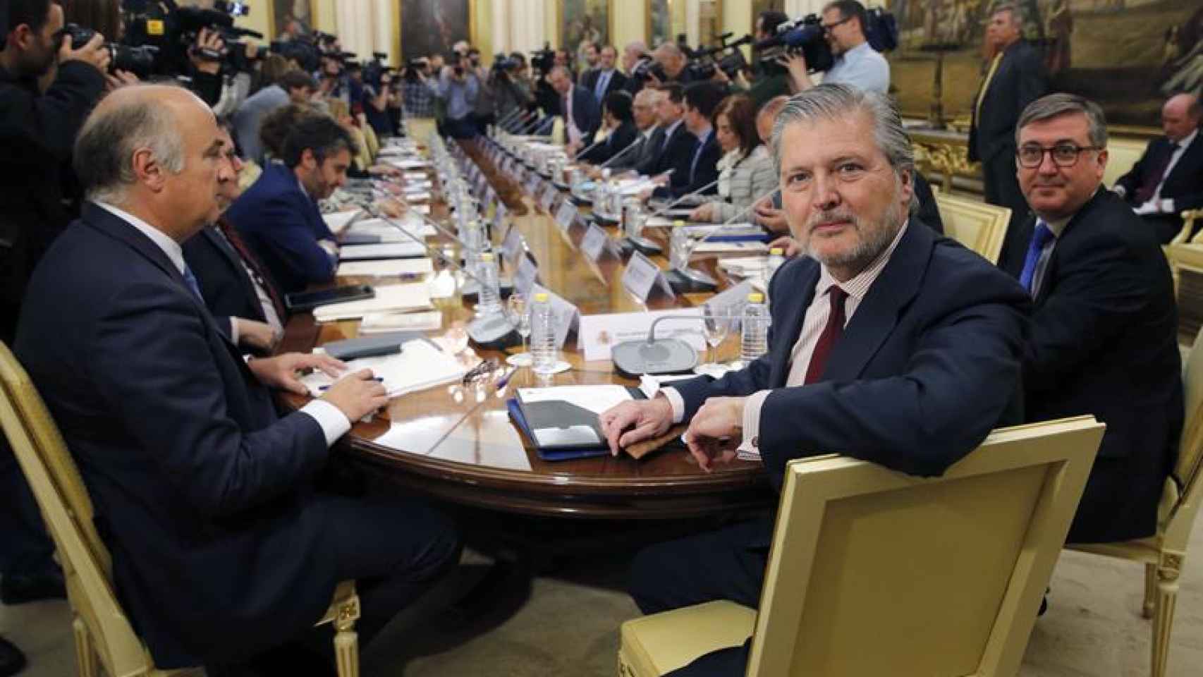 El ministro Méndez de Vigo durante la reunión con los consejeros de Educación