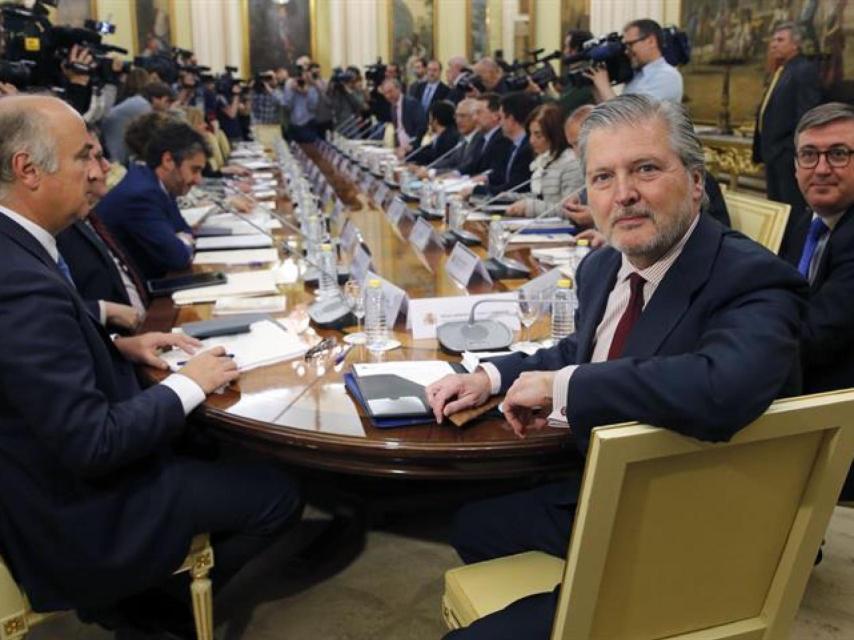 El ministro Méndez de Vigo durante la reunión con los consejeros de Educación