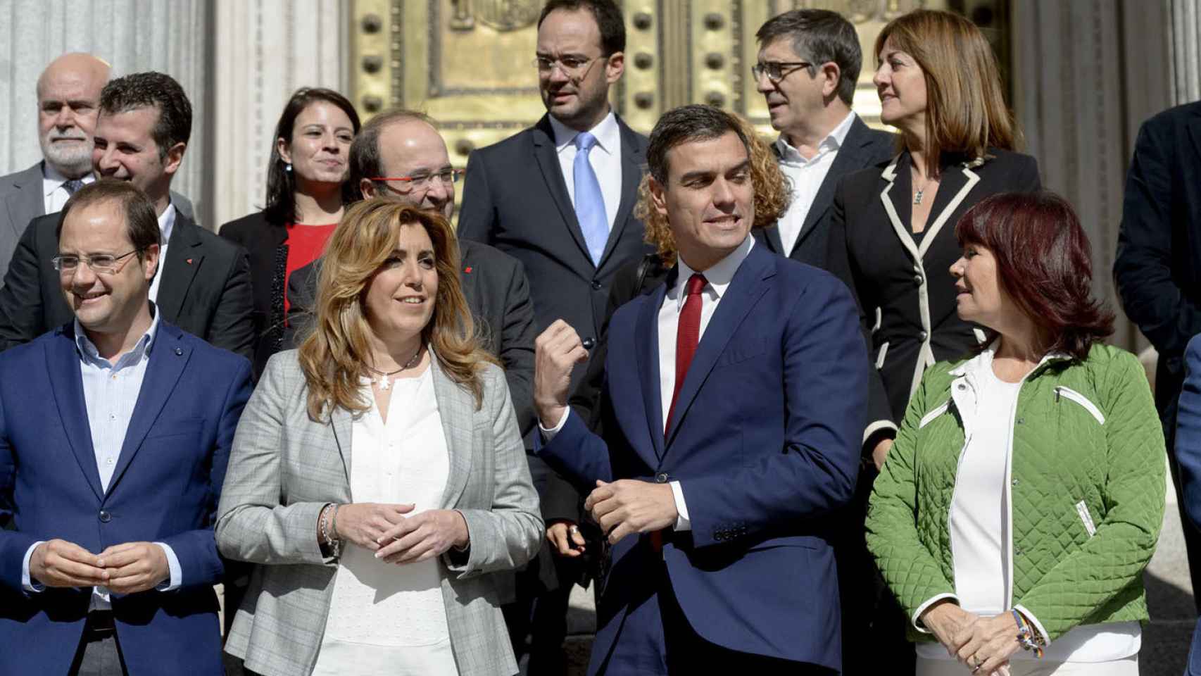 Susana Díaz y Pedro Sánchez, en las escaleras del Congreso antes de la campaña electoral