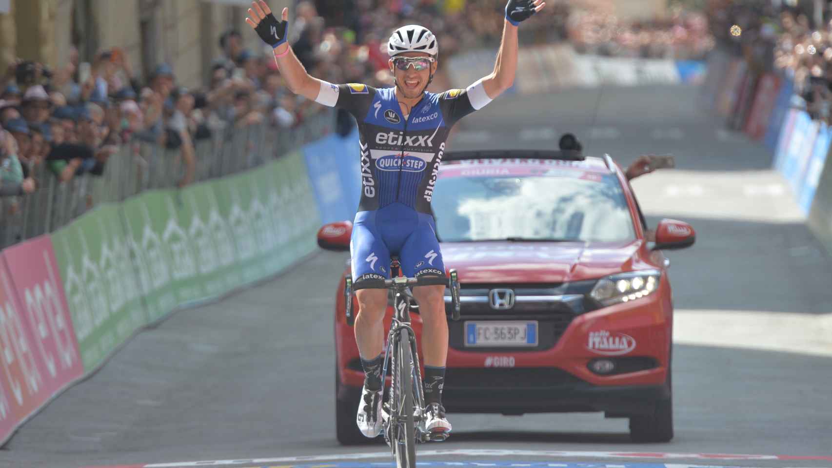 Bambrilla se impuso en la octava etapa y es el nuevo líder del Giro.
