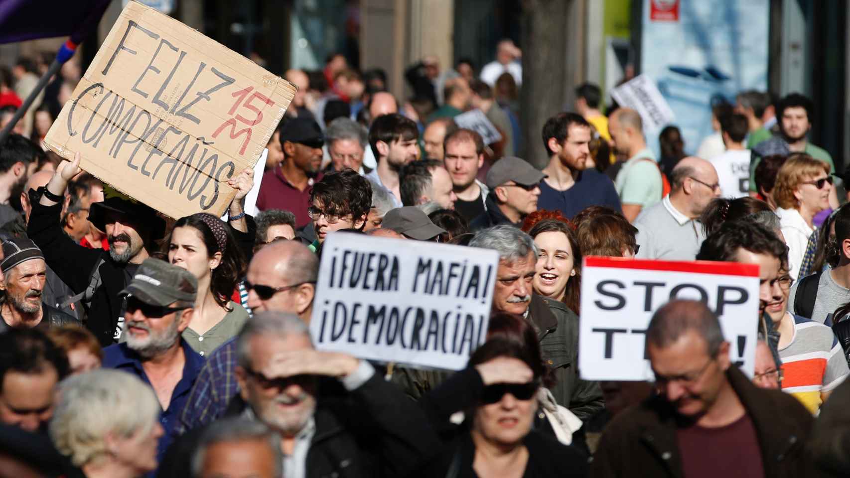 Las pancartas contra la clase política han vuelto a llenar la Puerta del Sol