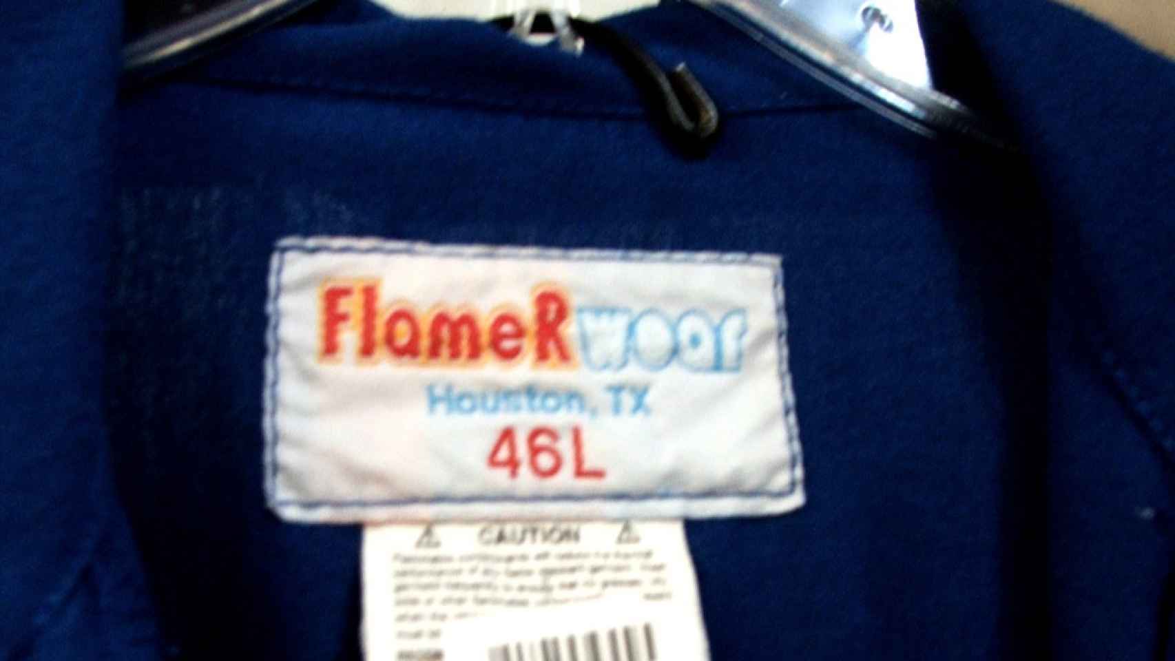 Una prenda ignífuga de la marca FlameRWear.
