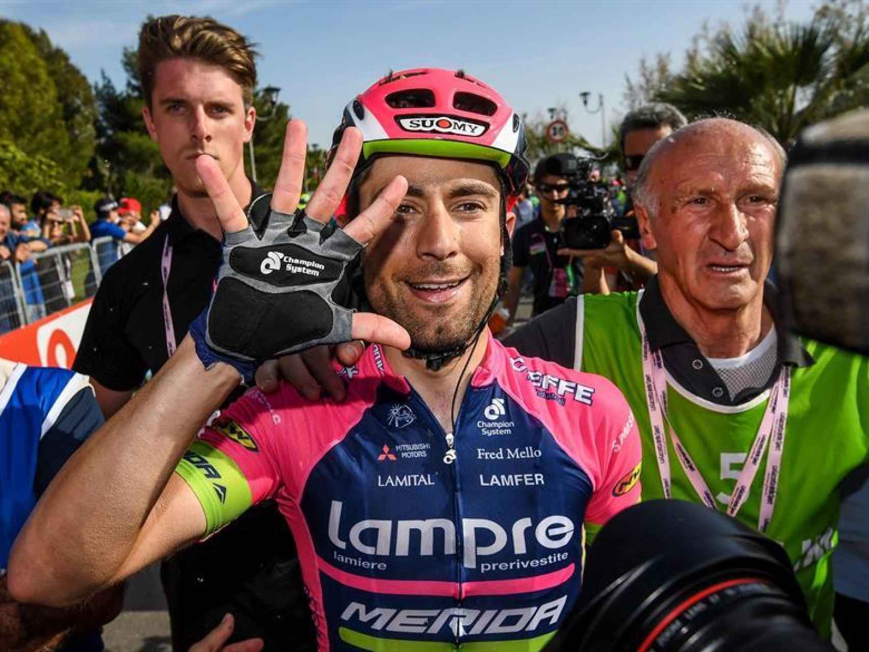 Ulissi gana la etapa en el Giro de Italia.