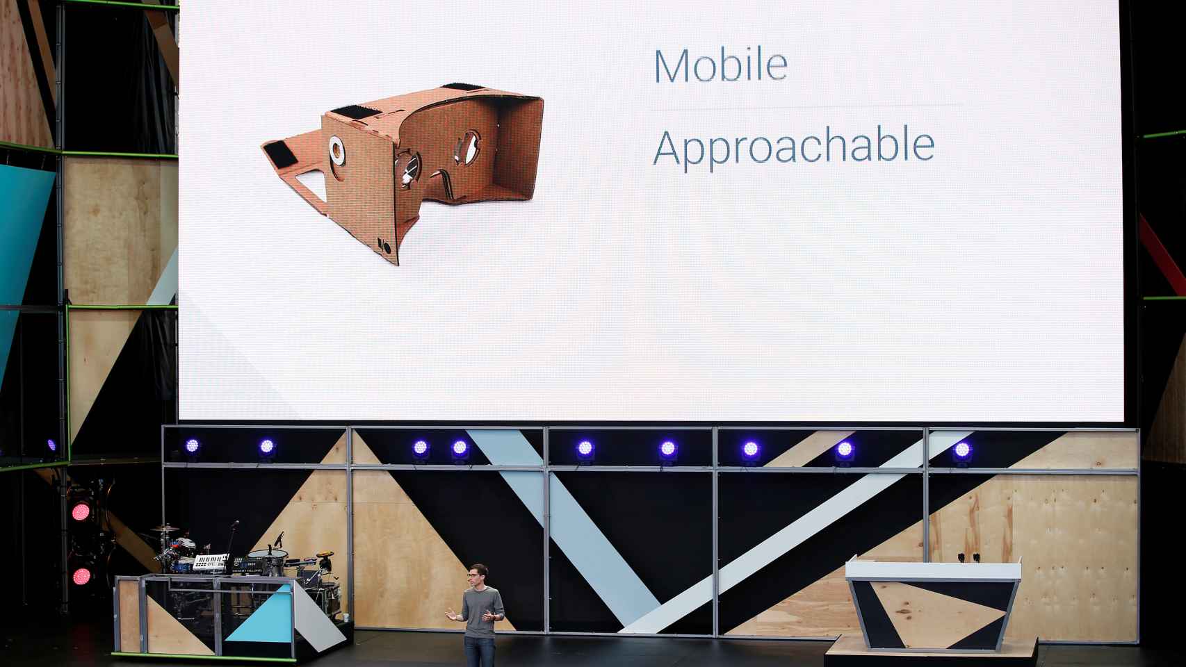Durante la presentación, Google recordó su Cardboard como un paso importante en la realidad virtual.