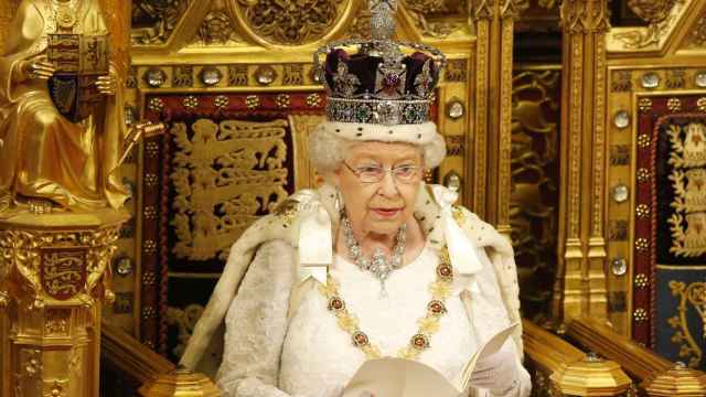 La reina Isabel gana la batalla a The Sun