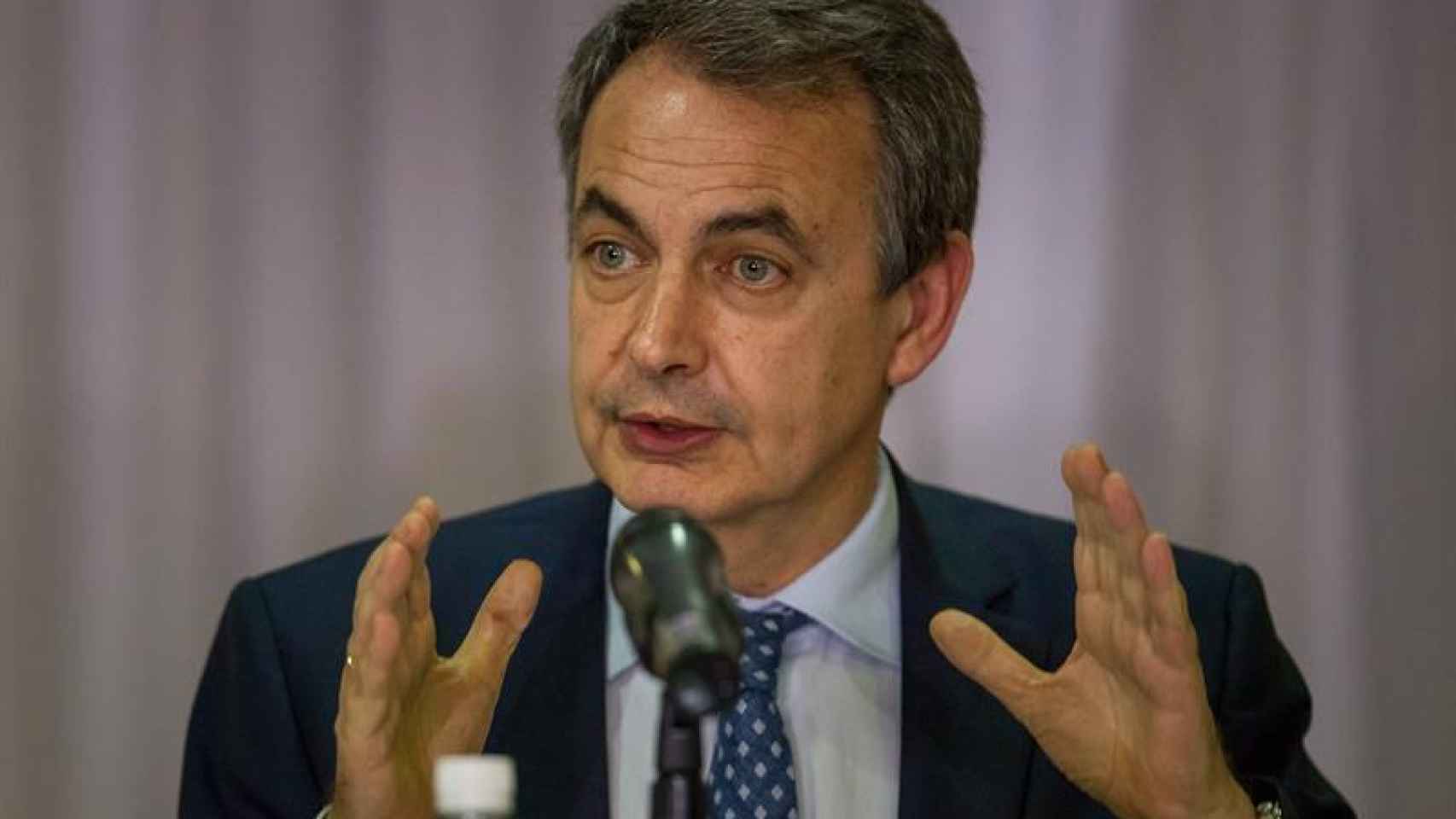 Zapatero durante una conferencia en Caracas (Venezuela). / Reuters