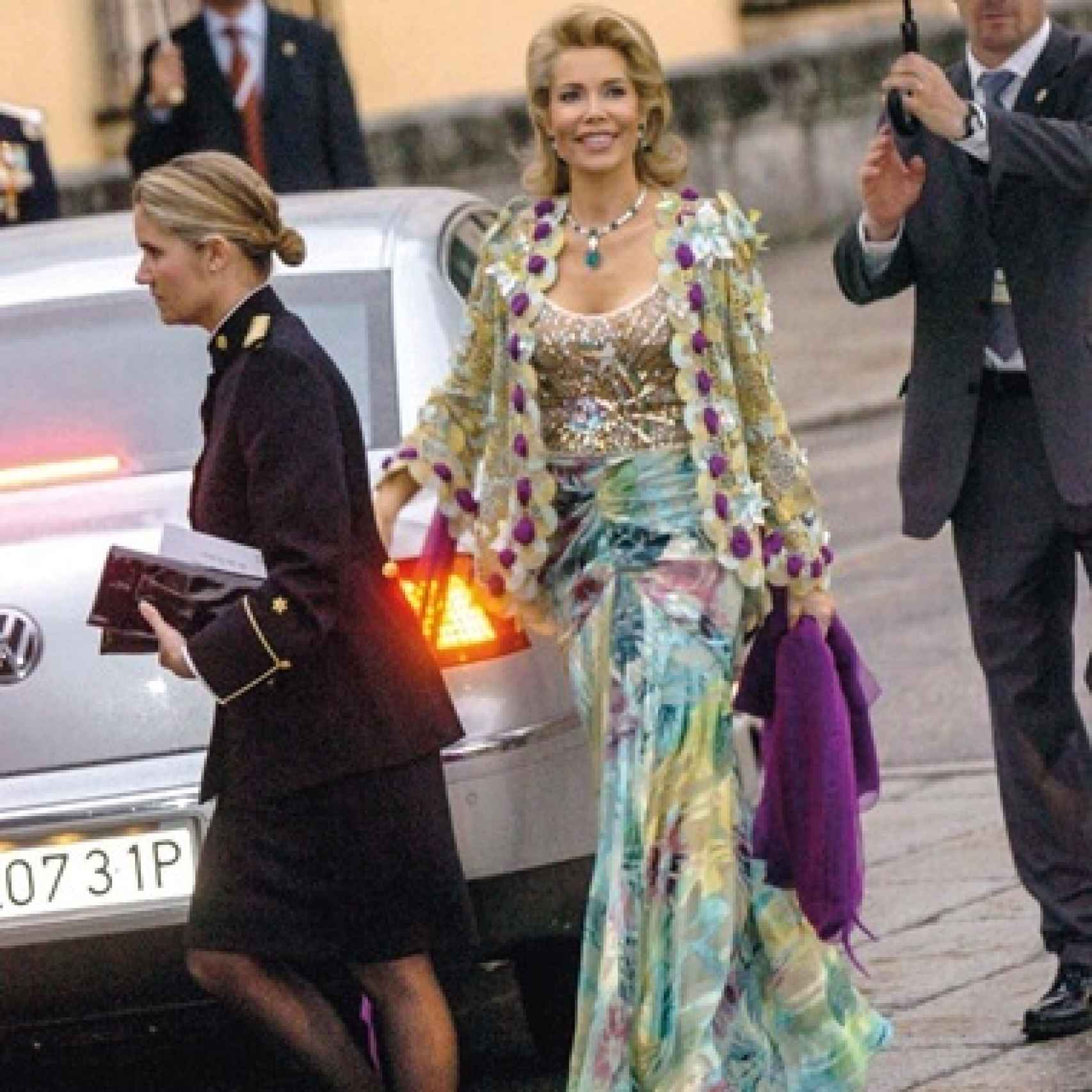 La princesa Gabriela Zu Leiningen llegando a la cena de los entonces príncipes de Asturias