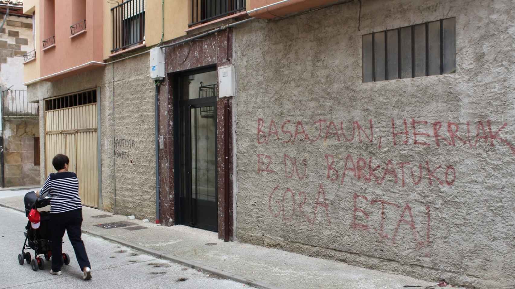 Pintadas a favor de ETA en Etxarri-Aranatz, Navarra (Archivo).