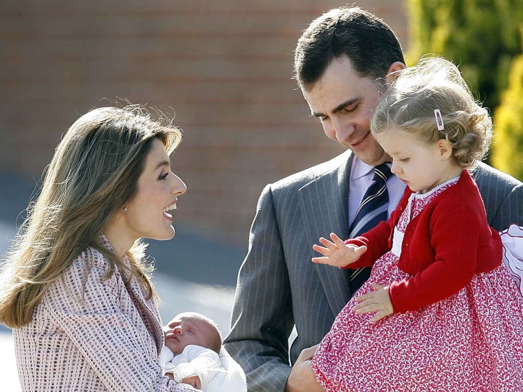Los Príncipes de Asturias y Leonor presentan a su segunda hija Sofía