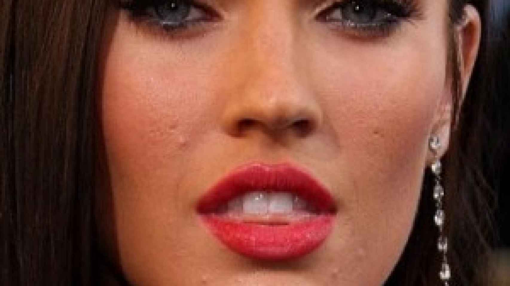 La actriz Megan Fox ha tenido acné.