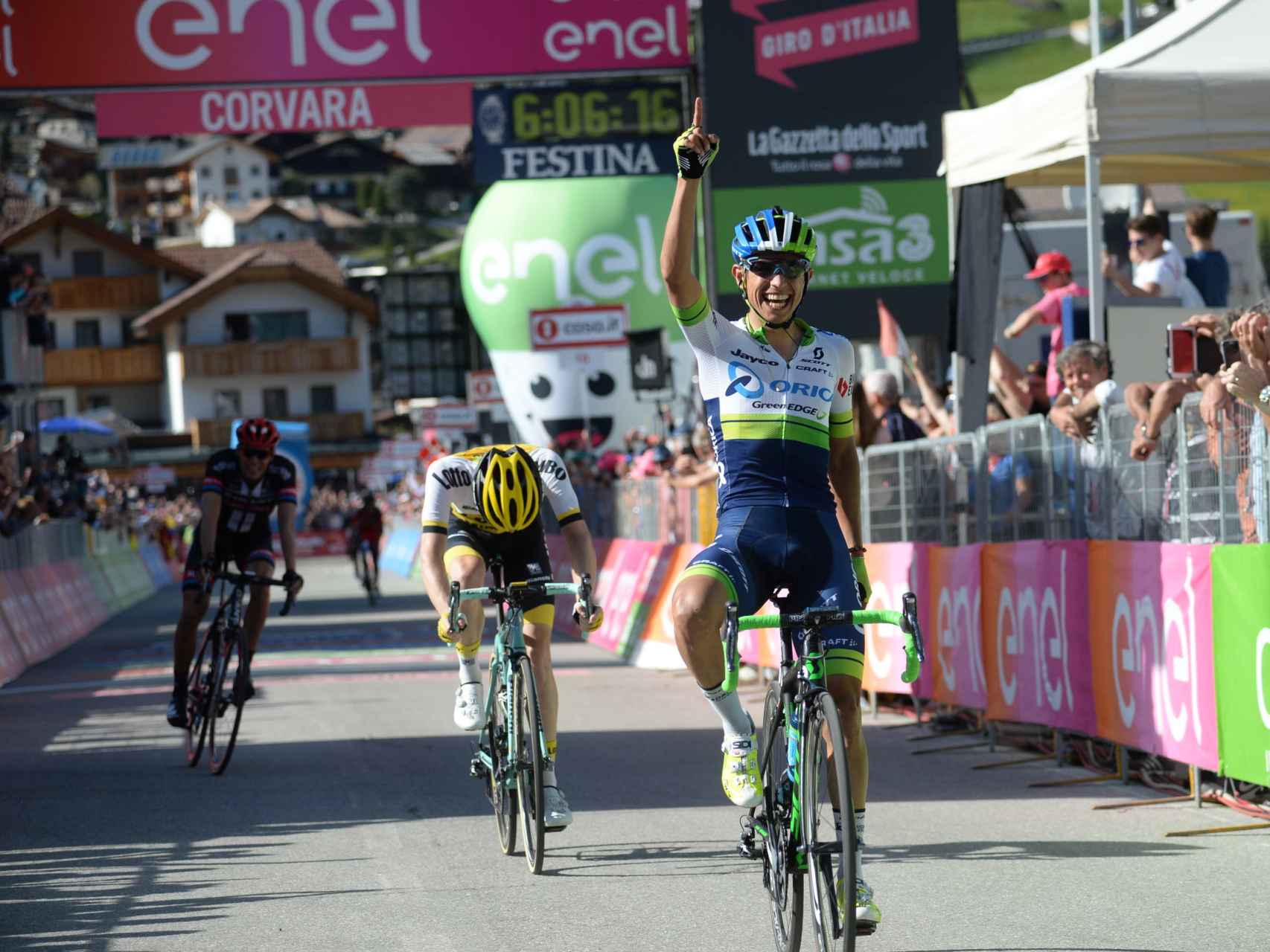 Esteban Chaves se impone en la etapa reina del Giro.
