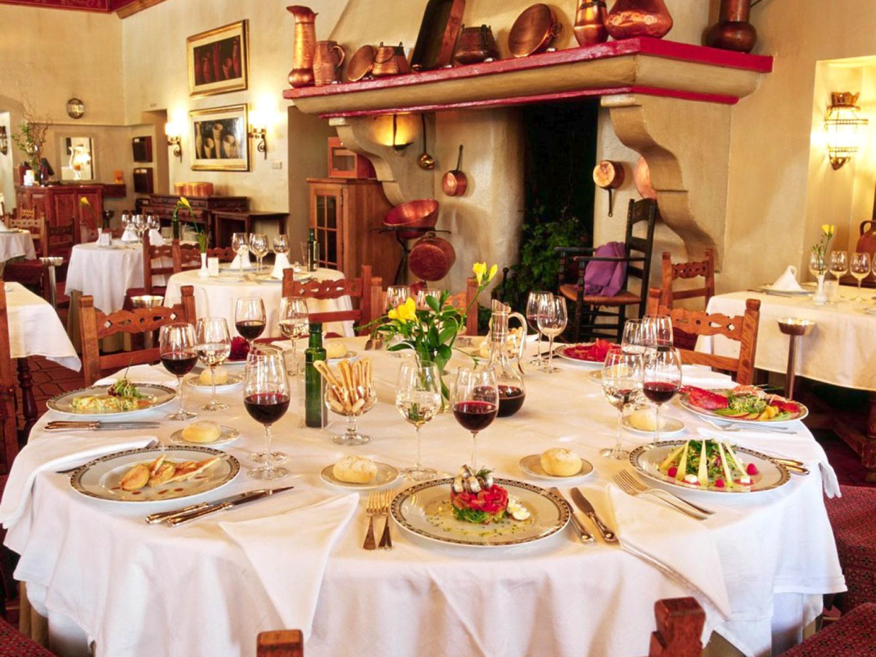 Interior de la Hostería del Estudiante.