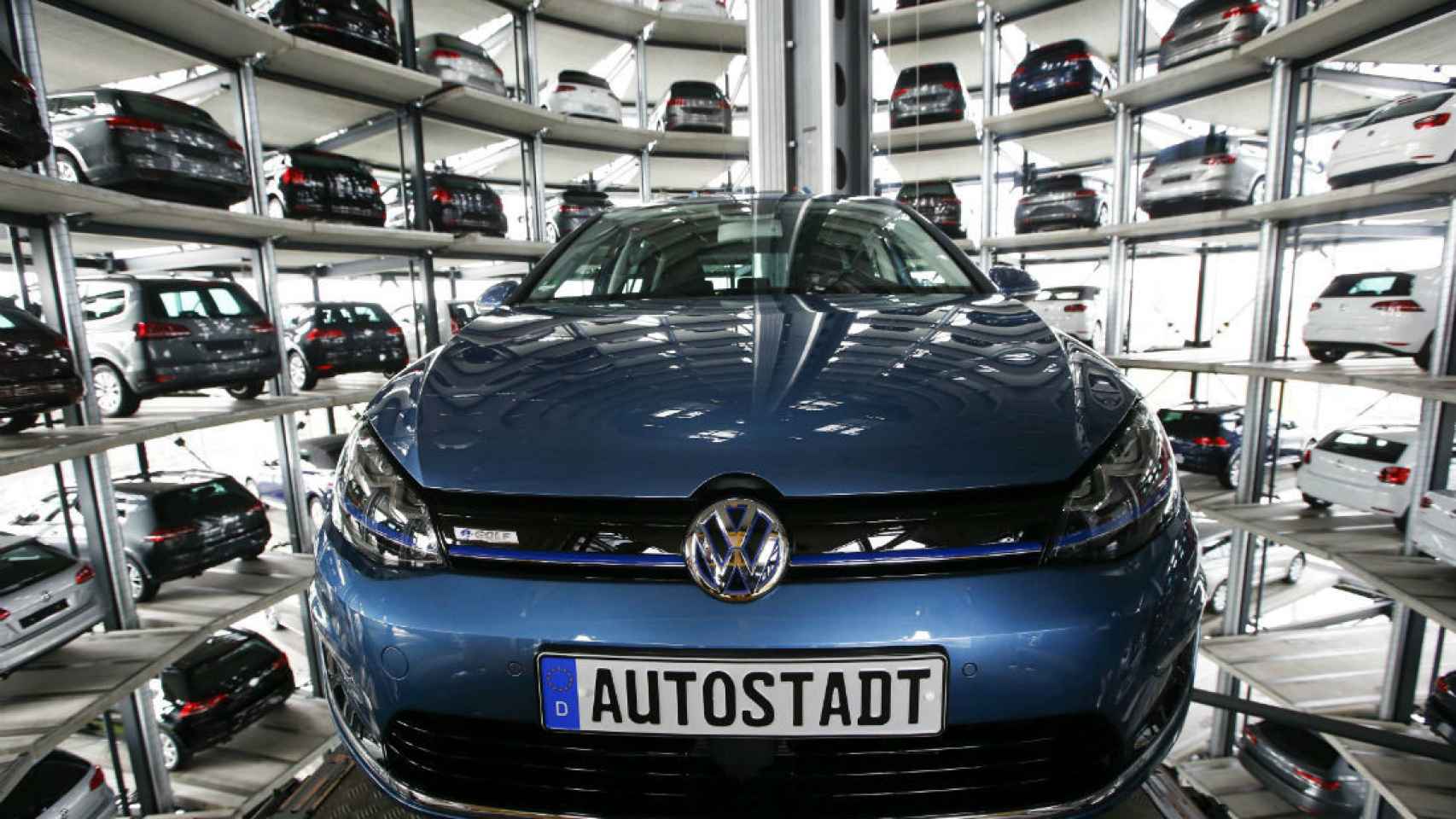 Vehículos Volkswagen en la fábrica de Wolfsburgo.