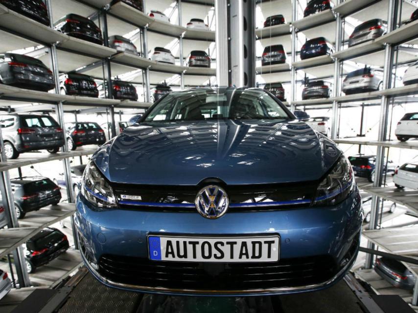 Vehículos Volkswagen en la fábrica de Wolfsburgo.