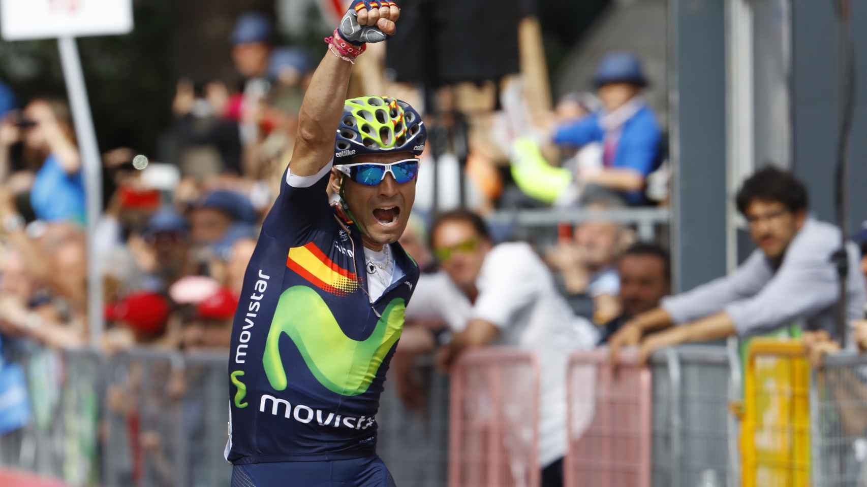 Alejandro Valverde celebra su triunfo en la etapa del Giro de este martes.